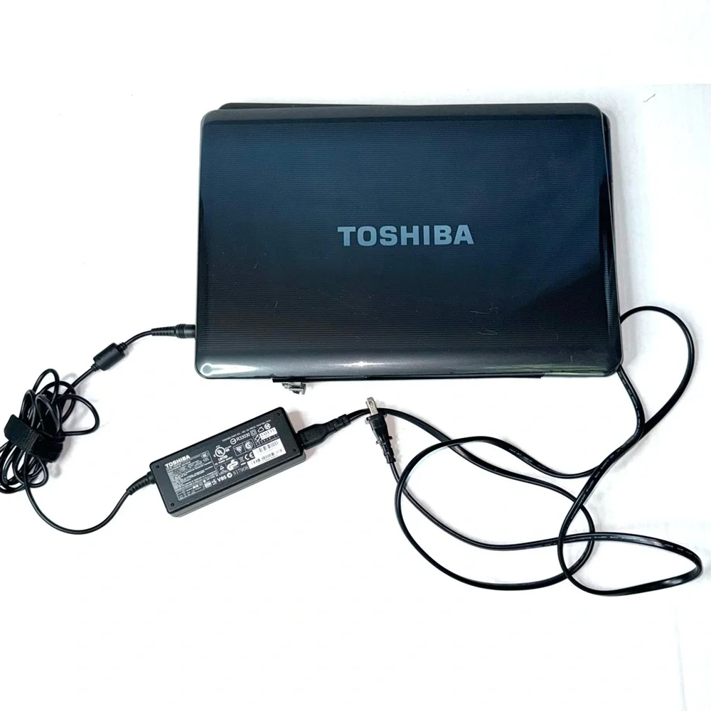 Working Toshiba Satellite A305-S6879 15.4” laptop & adapter, special edition